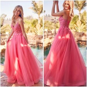 Juliet Embroidered Lace-Up Back Tulle Gown Size M Prom